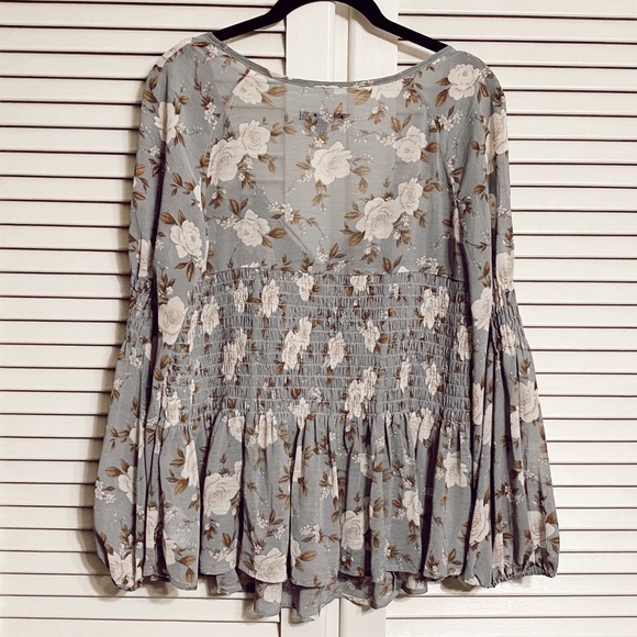 American Eagle Blouse - Picture 2 of 5